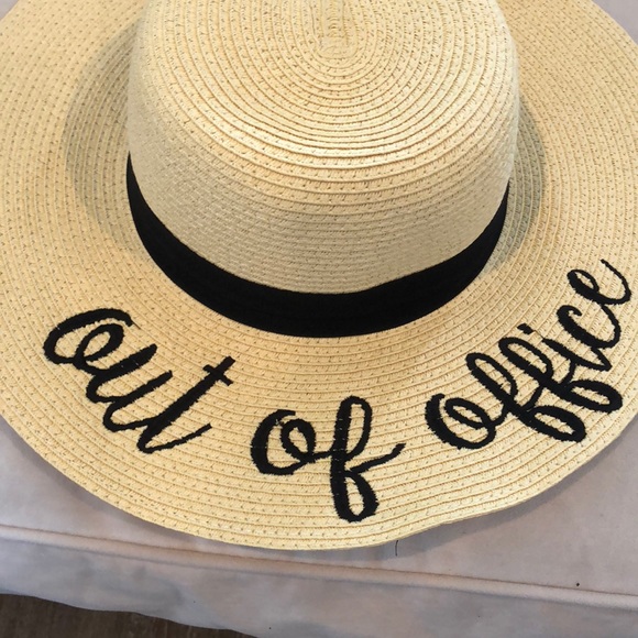 “Out of Office” Floppy Beach Hat. - Picture 6 of 6